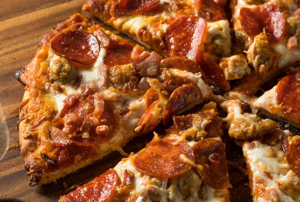 ที่ Felici Pizza เราให้ความสำคัญกับทุกรายละเอียดตั้งแต่ต้นจนจบ เริ่มตั้งแต่การคัดสรรวัตถุดิบชั้นเลิศ โดยเฉพาะอย่างยิ่งมะเขือเทศสดและชีสมอสซาเรลล่าแท้จากอิตาลีที่จะช่วยเพิ่มรสชาติความอร่อยให้กับพิซซ่าของเรา จากนั้นเราจะนวดแป้งพิซซ่าด้วยมือ และหมักทิ้งไว้อย่างน้อย 24 ชั่วโมง เพื่อให้ได้แป้งที่นุ่ม เหนียว เคี้ยวละลายในปาก