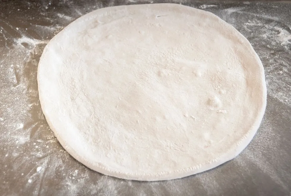 ที่ Felici Pizza เราให้ความสำคัญกับทุกรายละเอียดตั้งแต่ต้นจนจบ เริ่มตั้งแต่การคัดสรรวัตถุดิบชั้นเลิศ โดยเฉพาะอย่างยิ่งมะเขือเทศสดและชีสมอสซาเรลล่าแท้จากอิตาลีที่จะช่วยเพิ่มรสชาติความอร่อยให้กับพิซซ่าของเรา จากนั้นเราจะนวดแป้งพิซซ่าด้วยมือ และหมักทิ้งไว้อย่างน้อย 24 ชั่วโมง เพื่อให้ได้แป้งที่นุ่ม เหนียว เคี้ยวละลายในปาก