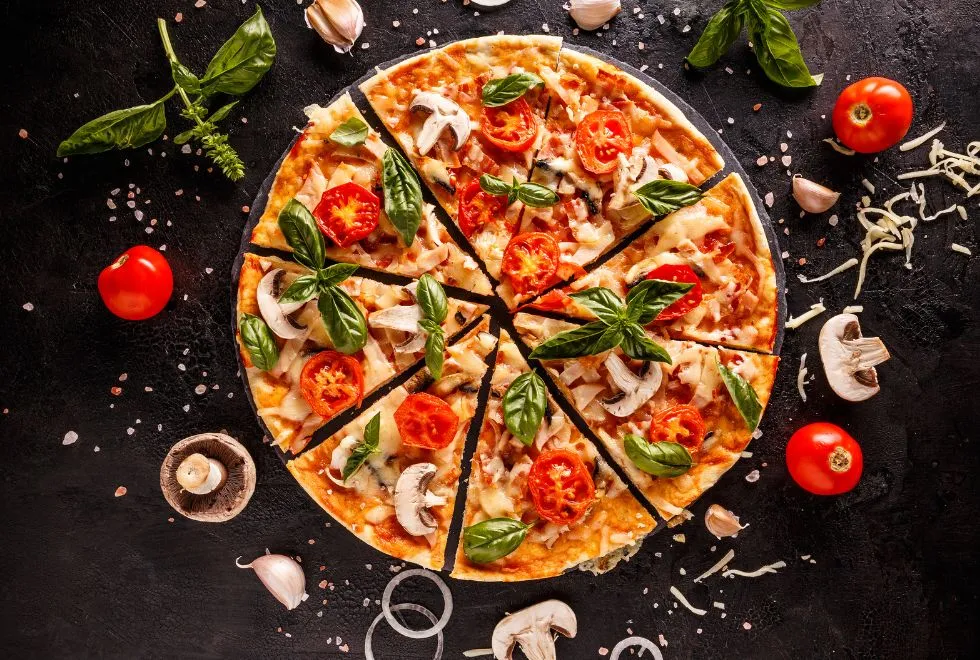 ที่ Felici Pizza เราให้ความสำคัญกับทุกรายละเอียดตั้งแต่ต้นจนจบ เริ่มตั้งแต่การคัดสรรวัตถุดิบชั้นเลิศ โดยเฉพาะอย่างยิ่งมะเขือเทศสดและชีสมอสซาเรลล่าแท้จากอิตาลีที่จะช่วยเพิ่มรสชาติความอร่อยให้กับพิซซ่าของเรา จากนั้นเราจะนวดแป้งพิซซ่าด้วยมือ และหมักทิ้งไว้อย่างน้อย 24 ชั่วโมง เพื่อให้ได้แป้งที่นุ่ม เหนียว เคี้ยวละลายในปาก