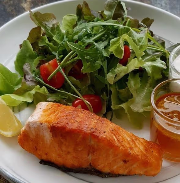 Felici's Grilled Salmon Salad